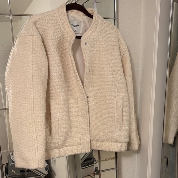 Abercrombie & Fitch Jackets & Blazers - Abercrombie & Fitch Cream Bomber Jacket